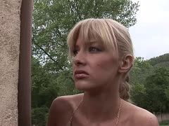 Blondes Sexluder beim Gruppensex