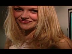 Lesbische Trainerin züngelt Sunrise Adams
