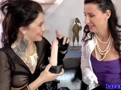 Dildoparty mit heißem Strap-on Fick