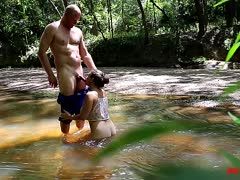 Paar beim experimentellen Outdoorfick