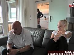 Cuckold schaut zu wie Lou Nesbit fremdfickt