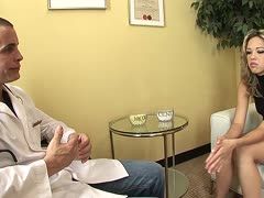 Doc fickt alle seine Patientinnen