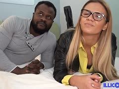 Schwarzer Schwanz vögelt blonde Göre